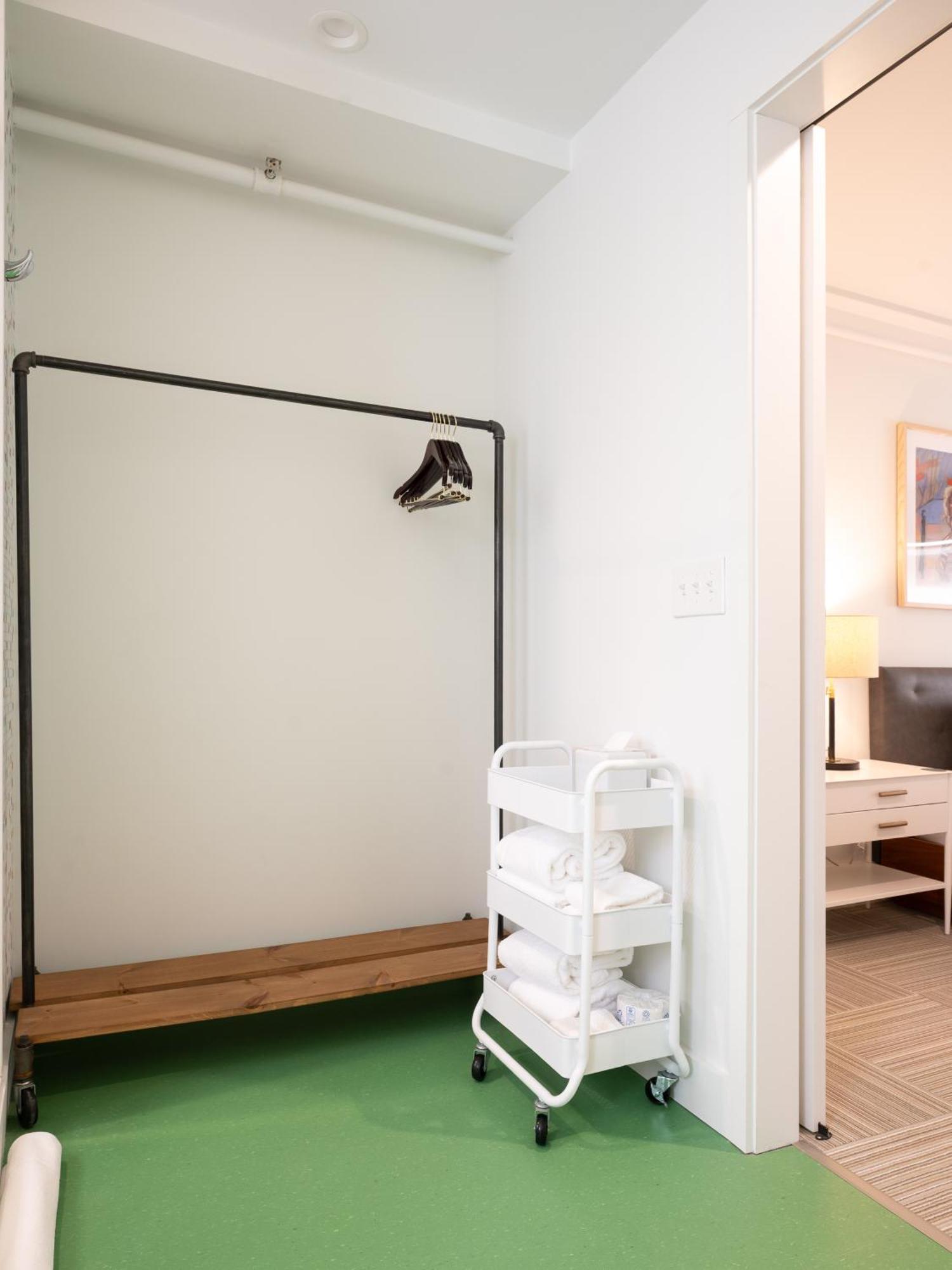Little Mod Hotel At The University Шарлотсвил Екстериор снимка